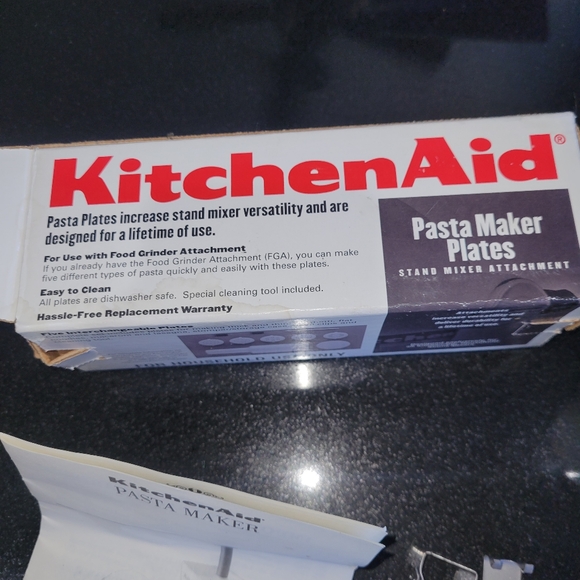 KitchenAid Pasta Maker Plates Storage Stomper Model SNPA + Manual - Picture 3 of 5